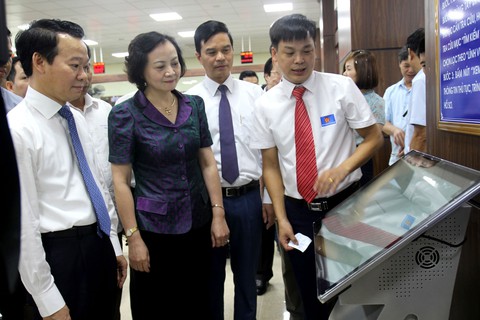 Giảm biên chế, giảm nhũng nhiễu - Ảnh 2. Giảm biên chế, giảm nhũng nhiễu - Ảnh 2.