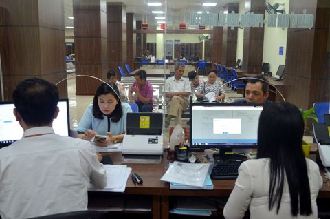 Giảm biên chế, giảm nhũng nhiễu - Ảnh 1. Giảm biên chế, giảm nhũng nhiễu - Ảnh 1.