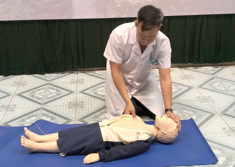 Chết oan vì hóc trân châu, hạt nhãn - Ảnh 1. Chết oan vì hóc trân châu, hạt nhãn - Ảnh 1.