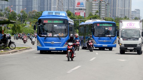 Làn riêng cho xe buýt nên thí điểm ở những đường rộng - Ảnh 1. Làn riêng cho xe buýt nên thí điểm ở những đường rộng - Ảnh 1.