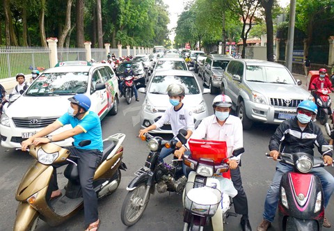 TP.HCM sẽ cấm đường, hạn chế xe cá nhân - Ảnh 1. TP.HCM sẽ cấm đường, hạn chế xe cá nhân - Ảnh 1.