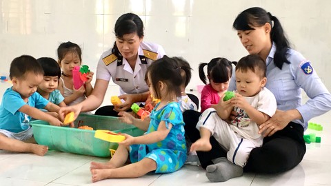Khi cô giáo là bộ đội hải quân - Ảnh 1. Khi cô giáo là bộ đội hải quân - Ảnh 1.