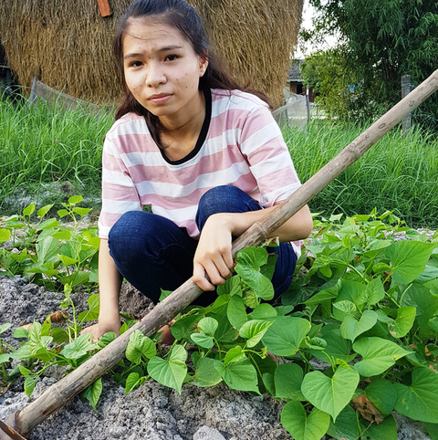 Mười cánh cò mồ côi làng Mai Xá 15 năm vượt khó đến trường - Ảnh 1. Mười cánh cò mồ côi làng Mai Xá 15 năm vượt khó đến trường - Ảnh 1.