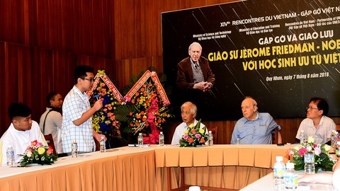 Giáo sư Friedman và câu chuyện truyền lửa đam mê khoa học - Ảnh 4. Giáo sư Friedman và câu chuyện truyền lửa đam mê khoa học - Ảnh 4.