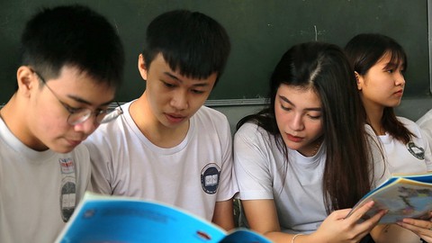 Lấy ý kiến nhân dân về kỳ thi THPT quốc gia - Ảnh 2. Lấy ý kiến nhân dân về kỳ thi THPT quốc gia - Ảnh 2.