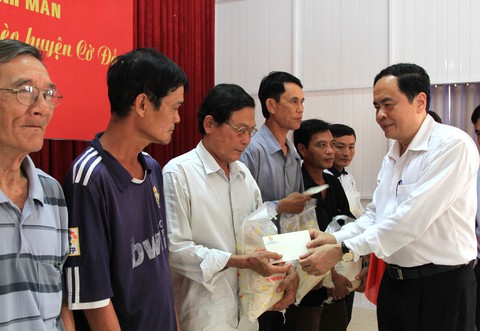 Mặt trận tổ quốc VN tặng quà tết tại Cần Thơ, Hậu Giang - Ảnh 1. Mặt trận tổ quốc VN tặng quà tết tại Cần Thơ, Hậu Giang - Ảnh 1.