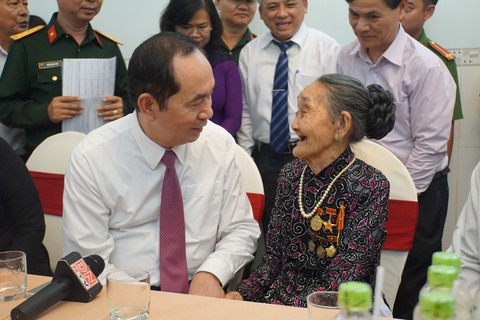 Chủ tịch nước thăm gia đình thương binh, liệt sĩ ở Đồng Nai - Ảnh 4. Chủ tịch nước thăm gia đình thương binh, liệt sĩ ở Đồng Nai - Ảnh 4.