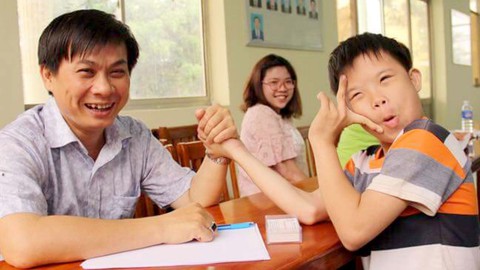 Lê Minh Hiển - người nặng lòng với bệnh nhân nghèo - Ảnh 1. Lê Minh Hiển - người nặng lòng với bệnh nhân nghèo - Ảnh 1.
