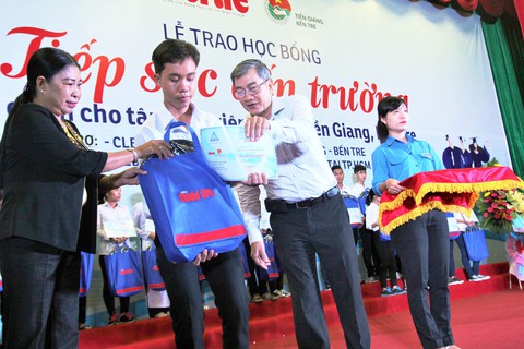 Vượt nghịch cảnh, đến giảng đường - Ảnh 6. Vượt nghịch cảnh, đến giảng đường - Ảnh 6.