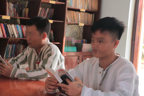 Học viết tên mình ở tuổi... 83 - Ảnh 2. Học viết tên mình ở tuổi... 83 - Ảnh 2.