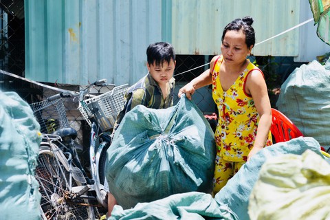 Nhí - người hùng của mẹ - Ảnh 3. Nhí - người hùng của mẹ - Ảnh 3.