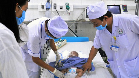 Bệnh lây lan bùng phát: 200 trẻ nhiễm virút hợp bào nhập viện - Ảnh 1. Bệnh lây lan bùng phát: 200 trẻ nhiễm virút hợp bào nhập viện - Ảnh 1.