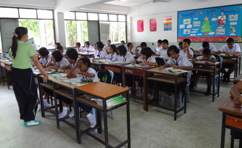 Các nước quản sách giáo khoa ra sao? - Ảnh 1. Các nước quản sách giáo khoa ra sao? - Ảnh 1.
