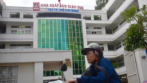 Phá vỡ thế độc quyền sách giáo khoa: Cửa mở nhưng ngại vào! - Ảnh 1. Phá vỡ thế độc quyền sách giáo khoa: Cửa mở nhưng ngại vào! - Ảnh 1.