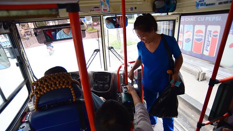 Công an điều tra vụ vé xe buýt phát hành ít, thu về nhiều - Ảnh 1. Công an điều tra vụ vé xe buýt phát hành ít, thu về nhiều - Ảnh 1.