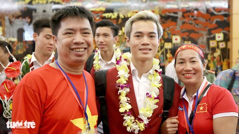Mong con sớm về nhà ăn bữa cơm gia đình - Ảnh 1. Mong con sớm về nhà ăn bữa cơm gia đình - Ảnh 1.