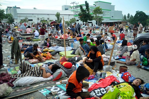 Thảm họa kép: Indonesia tan hoang - Ảnh 2. Thảm họa kép: Indonesia tan hoang - Ảnh 2.