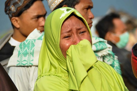 Thảm họa kép: Indonesia tan hoang - Ảnh 1. Thảm họa kép: Indonesia tan hoang - Ảnh 1.