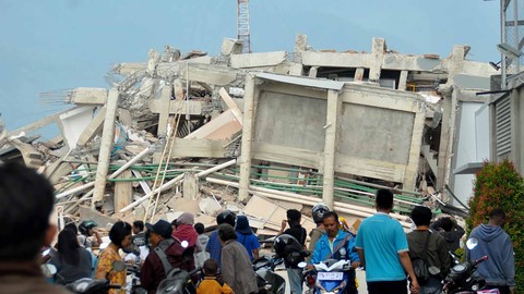 Thảm họa kép: Indonesia tan hoang - Ảnh 9. Thảm họa kép: Indonesia tan hoang - Ảnh 9.