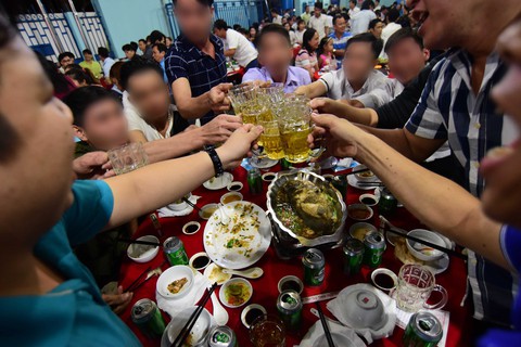 Giảm rượu bia: chỉ là… huyền thoại - Ảnh 1. Giảm rượu bia: chỉ là… huyền thoại - Ảnh 1.