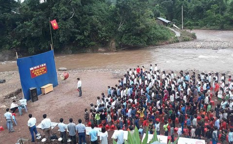 Hai hình ảnh gây xúc động cư dân mạng ngày khai giảng - Ảnh 1. Hai hình ảnh gây xúc động cư dân mạng ngày khai giảng - Ảnh 1.