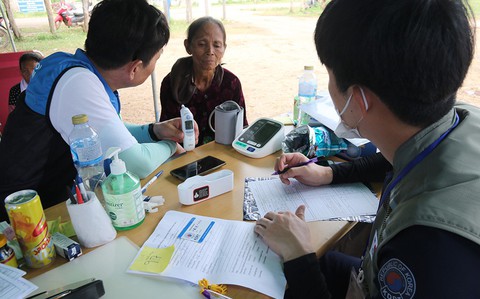 Qua Lào...cứu hộ: Đến để giúp đỡ người Lào - Ảnh 4. Qua Lào...cứu hộ: Đến để giúp đỡ người Lào - Ảnh 4.