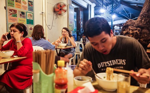 Miếng thương miếng nhớ Hà Nội về đêm - Ảnh 2. Miếng thương miếng nhớ Hà Nội về đêm - Ảnh 2.