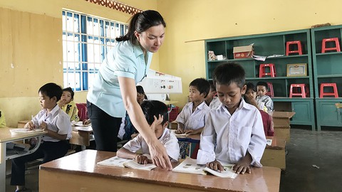 Thừa - thiếu giáo viên: vì sao? - Ảnh 1. Thừa - thiếu giáo viên: vì sao? - Ảnh 1.