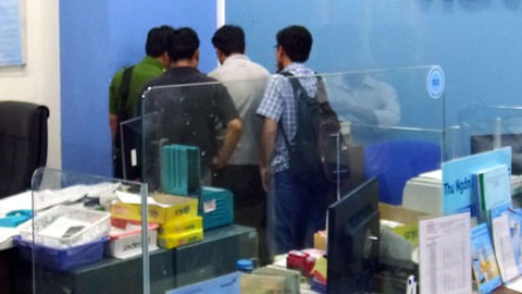Cướp ngân hàng ở Tiền Giang lấy đi 945 triệu đồng - Ảnh 1. Cướp ngân hàng ở Tiền Giang lấy đi 945 triệu đồng - Ảnh 1.