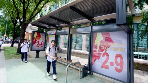 Trong mắt người nước ngoài: Nâng chất, tăng giờ xe buýt chạy - Ảnh 1. Trong mắt người nước ngoài: Nâng chất, tăng giờ xe buýt chạy - Ảnh 1.