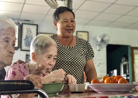 Mái ấm của bà giáo Kính - Ảnh 1. Mái ấm của bà giáo Kính - Ảnh 1.
