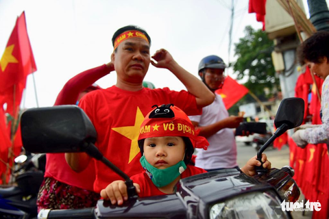 Người hâm mộ cuồng nhiệt cùng U23 Việt Nam trong trận bán kết lịch sử - Ảnh 15. Người hâm mộ cuồng nhiệt cùng U23 Việt Nam trong trận bán kết lịch sử - Ảnh 15.