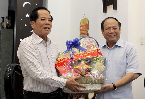 Lãnh đạo TP.HCM thăm ba vị tướng từng tham gia Mậu Thân 1968 - Ảnh 1.