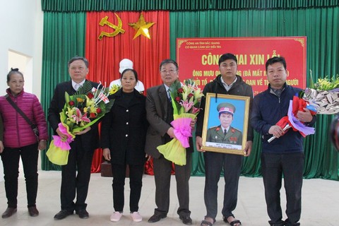 Cả làng đi nghe xin lỗi vụ người chết 5 năm mới được minh oan - Ảnh 4. Cả làng đi nghe xin lỗi vụ người chết 5 năm mới được minh oan - Ảnh 4.