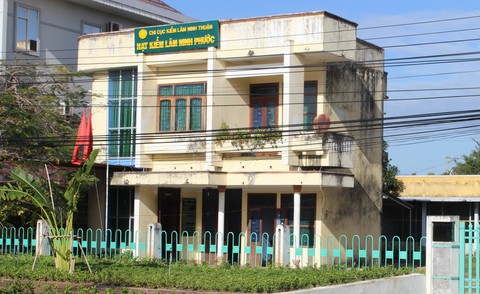 Không khởi tố vụ án 2 kiểm lâm nổ súng, xô xát với phụ nữ - Ảnh 1. Không khởi tố vụ án 2 kiểm lâm nổ súng, xô xát với phụ nữ - Ảnh 1.