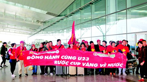 VNA tiếp lửa cổ vũ các chiến binh” U-23 Việt Nam - Ảnh 2. VNA tiếp lửa cổ vũ các chiến binh” U-23 Việt Nam - Ảnh 2.