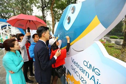 Hơn 30.000 người dân Hà Nội đón Tết sớm - Ảnh 4. Hơn 30.000 người dân Hà Nội đón Tết sớm - Ảnh 4.
