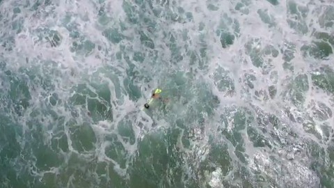 Máy bay không người lái cứu hộ người thành công trên biển - Ảnh 2. Máy bay không người lái cứu hộ người thành công trên biển - Ảnh 2.