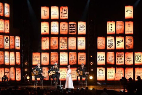 Grammy lần thứ 60 - Hoành tráng và đầy ý nghĩa xã hội - Ảnh 1. Grammy lần thứ 60 - Hoành tráng và đầy ý nghĩa xã hội - Ảnh 1.