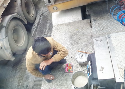Lái xe container làm lại cuộc đời - Ảnh 3. Lái xe container làm lại cuộc đời - Ảnh 3.