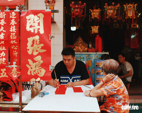 Xúng xính áo dài đón Tết ở làng người Hoa - Ảnh 4. Xúng xính áo dài đón Tết ở làng người Hoa - Ảnh 4.