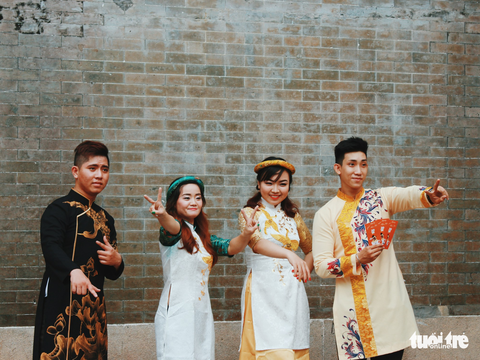 Xúng xính áo dài đón Tết ở làng người Hoa - Ảnh 8. Xúng xính áo dài đón Tết ở làng người Hoa - Ảnh 8.