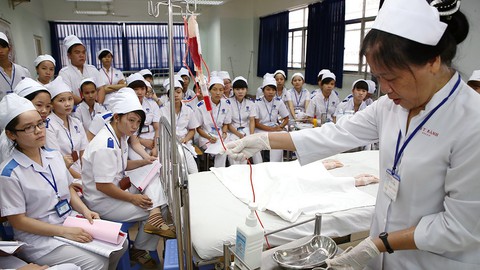 Việt Nam sắp có trường đầu tiên đào tạo tiến sĩ điều dưỡng - Ảnh 1. Việt Nam sắp có trường đầu tiên đào tạo tiến sĩ điều dưỡng - Ảnh 1.