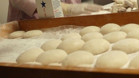 Bánh mochi ngon mà nguy hiểm? - Ảnh 1. Bánh mochi ngon mà nguy hiểm? - Ảnh 1.