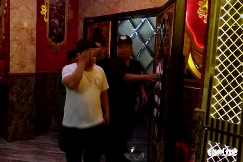 Lại phát hiện 80 thanh niên dính ma túy trong bar ở Biên Hòa - Ảnh 4. Lại phát hiện 80 thanh niên dính ma túy trong bar ở Biên Hòa - Ảnh 4.