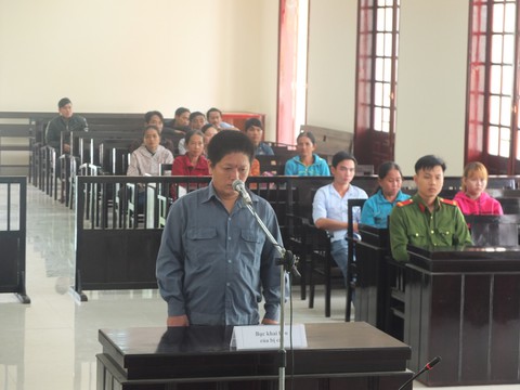 Hiếp dâm bé gái mang thai, lãnh 10 năm tù - Ảnh 1. Hiếp dâm bé gái mang thai, lãnh 10 năm tù - Ảnh 1.