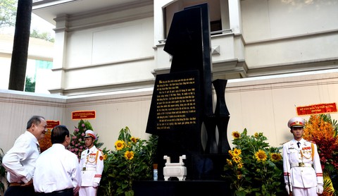 Khánh thành bia tưởng niệm chiến sĩ hi sinh trận Mậu thân 1968 - Ảnh 1. Khánh thành bia tưởng niệm chiến sĩ hi sinh trận Mậu thân 1968 - Ảnh 1.
