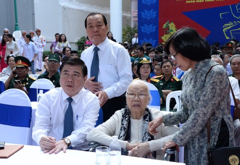 Khánh thành bia tưởng niệm chiến sĩ hi sinh trận Mậu thân 1968 - Ảnh 3. Khánh thành bia tưởng niệm chiến sĩ hi sinh trận Mậu thân 1968 - Ảnh 3.