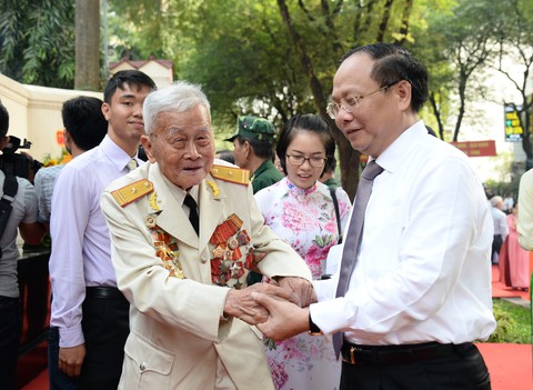 Khánh thành bia tưởng niệm chiến sĩ hi sinh trận Mậu thân 1968 - Ảnh 7. Khánh thành bia tưởng niệm chiến sĩ hi sinh trận Mậu thân 1968 - Ảnh 7.