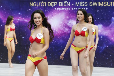 Thí sinh Hoa hậu Hoàn vũ VN trình diễn bikini nóng bỏng - Ảnh 7. Thí sinh Hoa hậu Hoàn vũ VN trình diễn bikini nóng bỏng - Ảnh 7.
